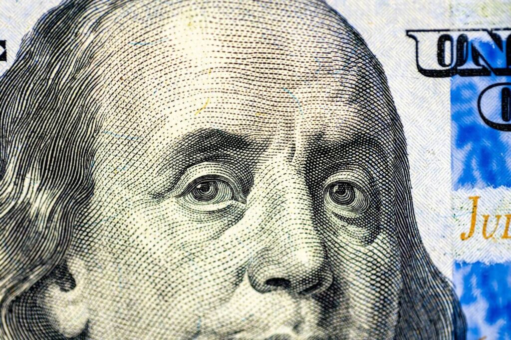 A zöldhasú birodalom repedései és a BRICS-országok pénzügyi váltása